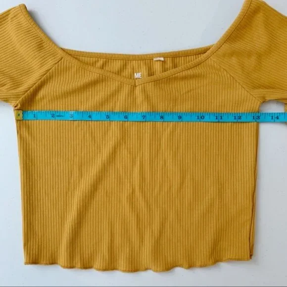 ME TO WE Off Shoulder Crop Top - Picture 7 of 8